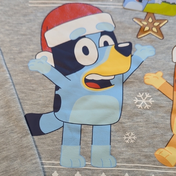 BLUEY Gray Merry Christmas Crewneck Sweat SHIRT...... AMAZING!!! - Picture 2 of 11